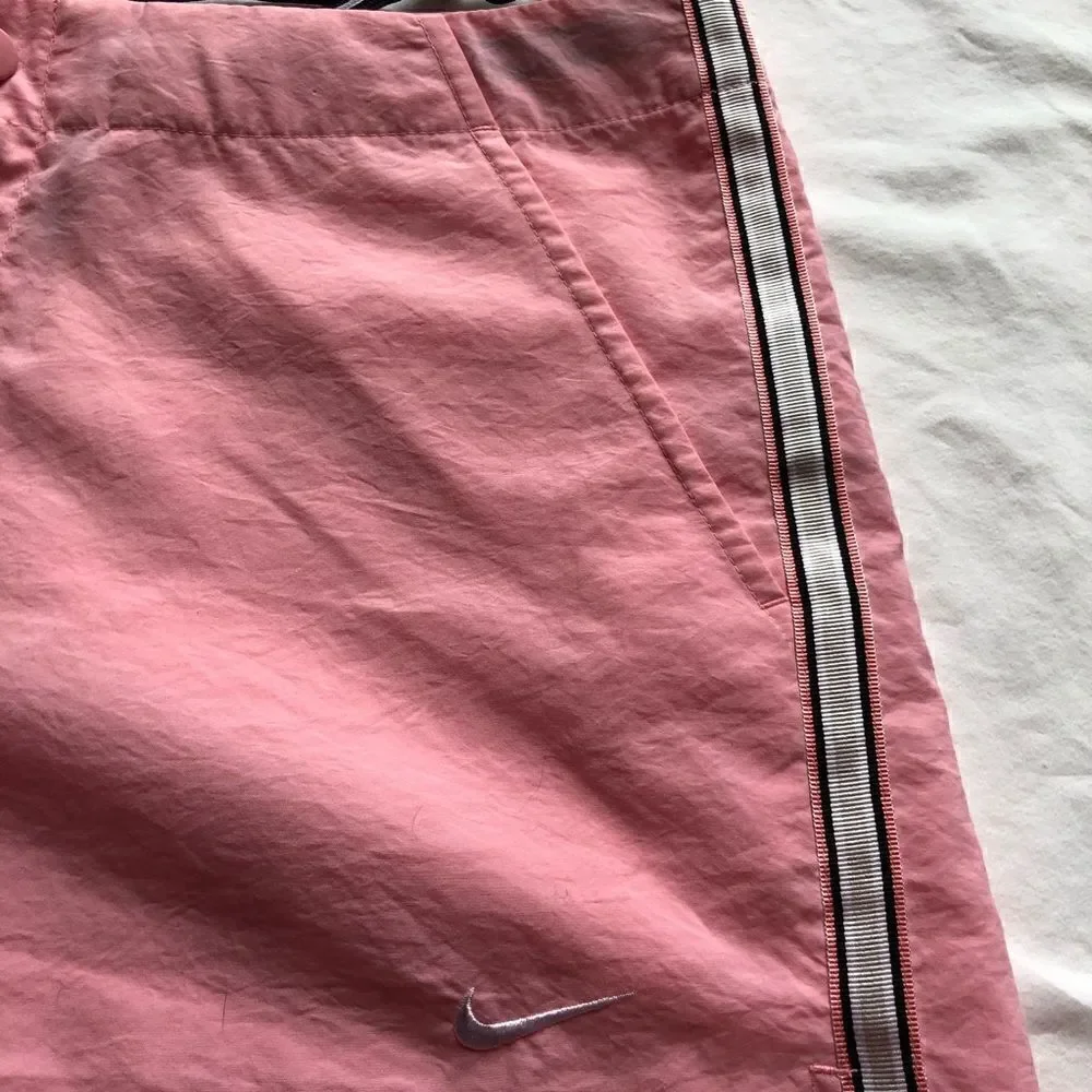 Nike shorts light weight quick dry pink M(8-10)